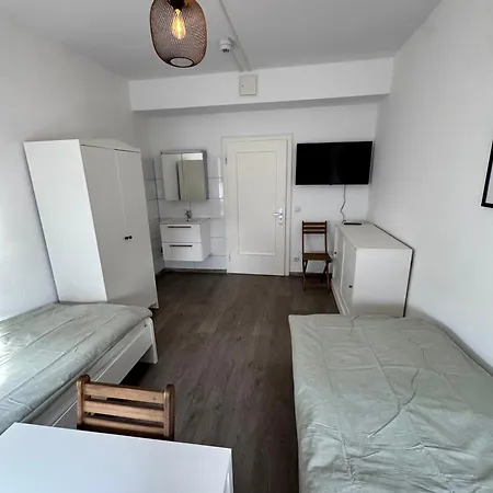 Vendégház Doppelzimmer Im Monteurhaus Gemeinschaftsbad Und -kueche Niederdorla