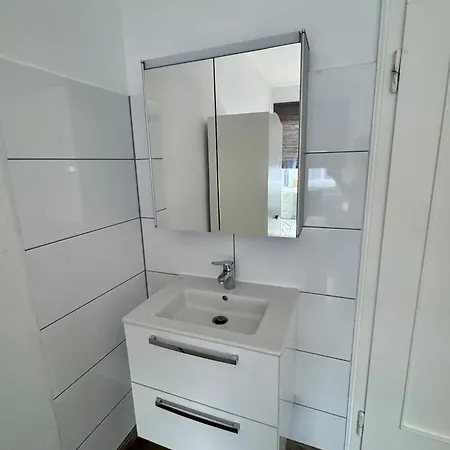 Vendégház Doppelzimmer Im Monteurhaus Gemeinschaftsbad Und -kueche
